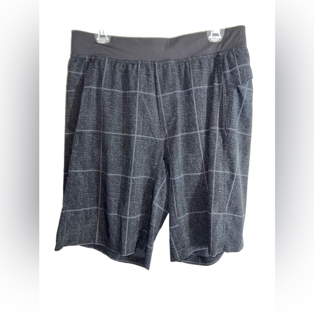 LULULEMON  Core Shorts 11"  Mens Linerless Gray Square Plaid Running Shorts